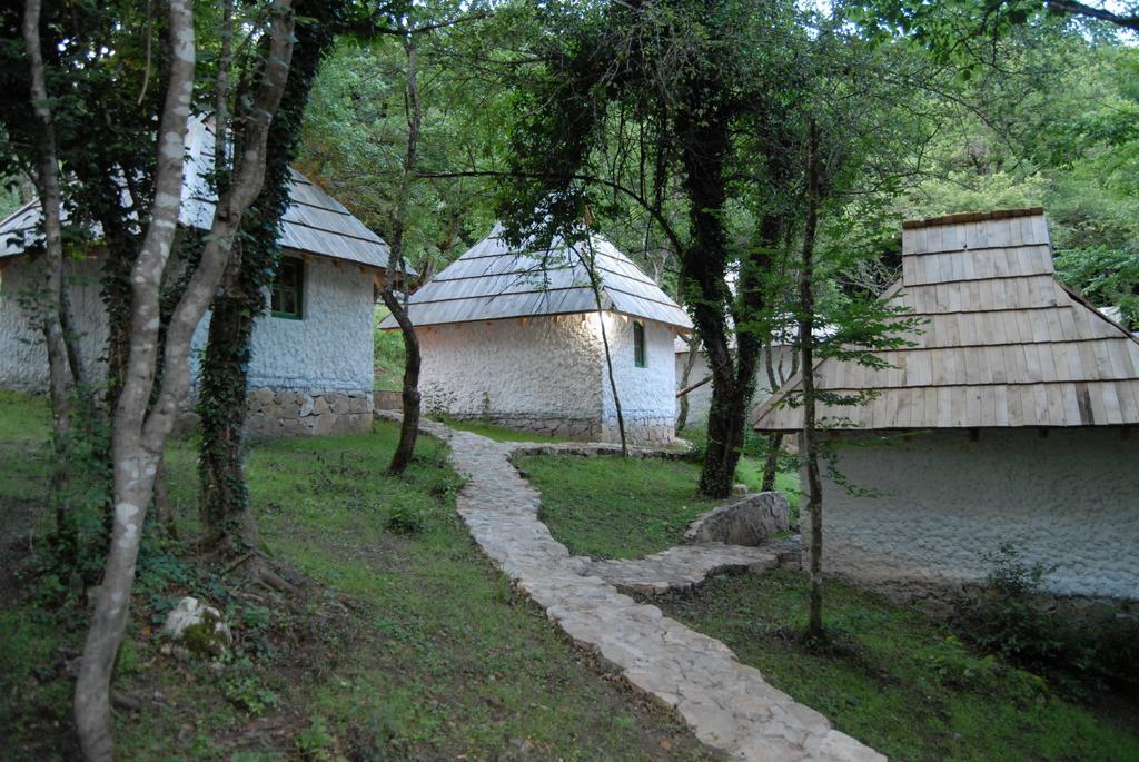 فندق Camp Divlja Rijeka Hum الغرفة الصورة