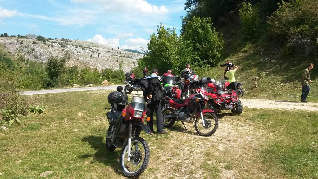 فندق Camp Divlja Rijeka Hum المظهر الخارجي الصورة