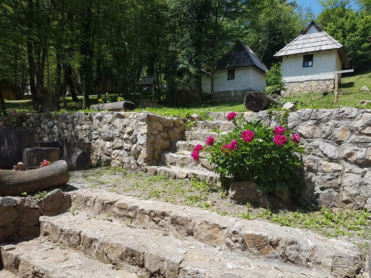 فندق Camp Divlja Rijeka Hum المظهر الخارجي الصورة