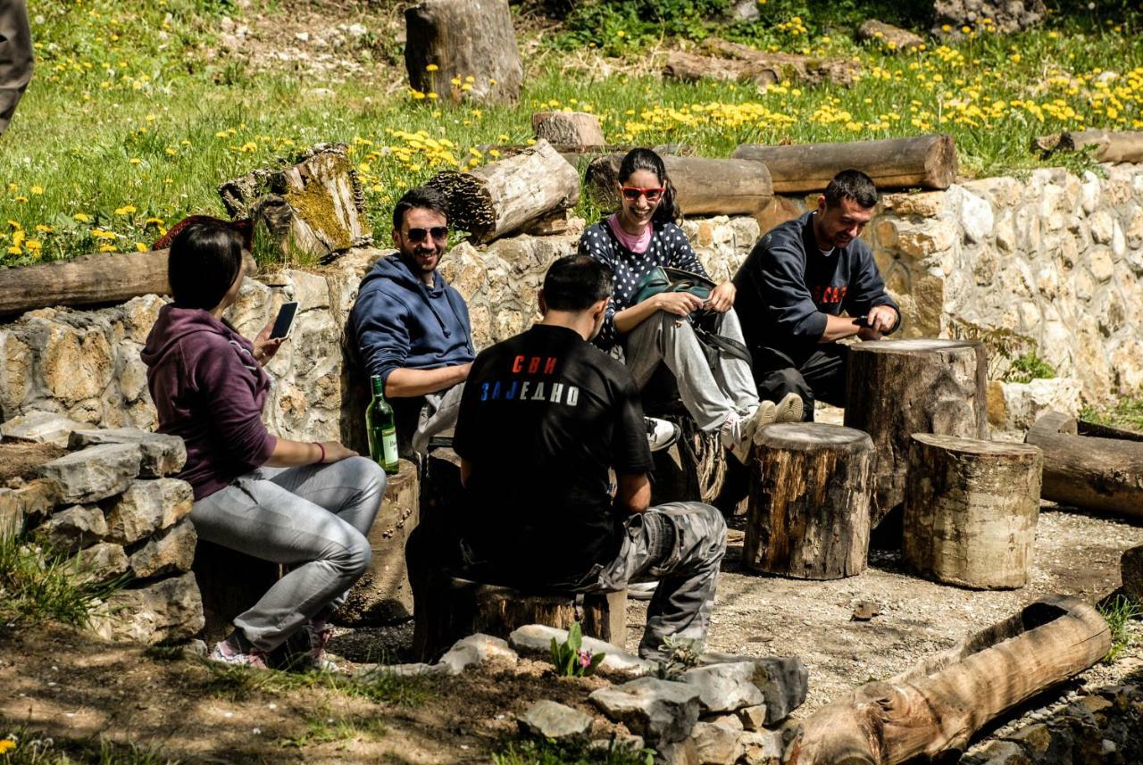 فندق Camp Divlja Rijeka Hum المظهر الخارجي الصورة
